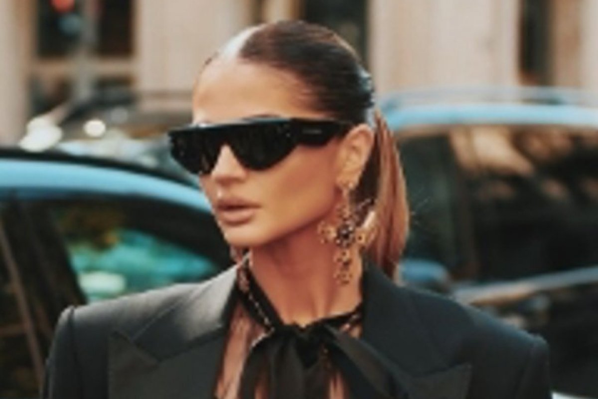 Com um look poderoso, Thássia Naves marca presença em desfile da Dolce & Gabbana!