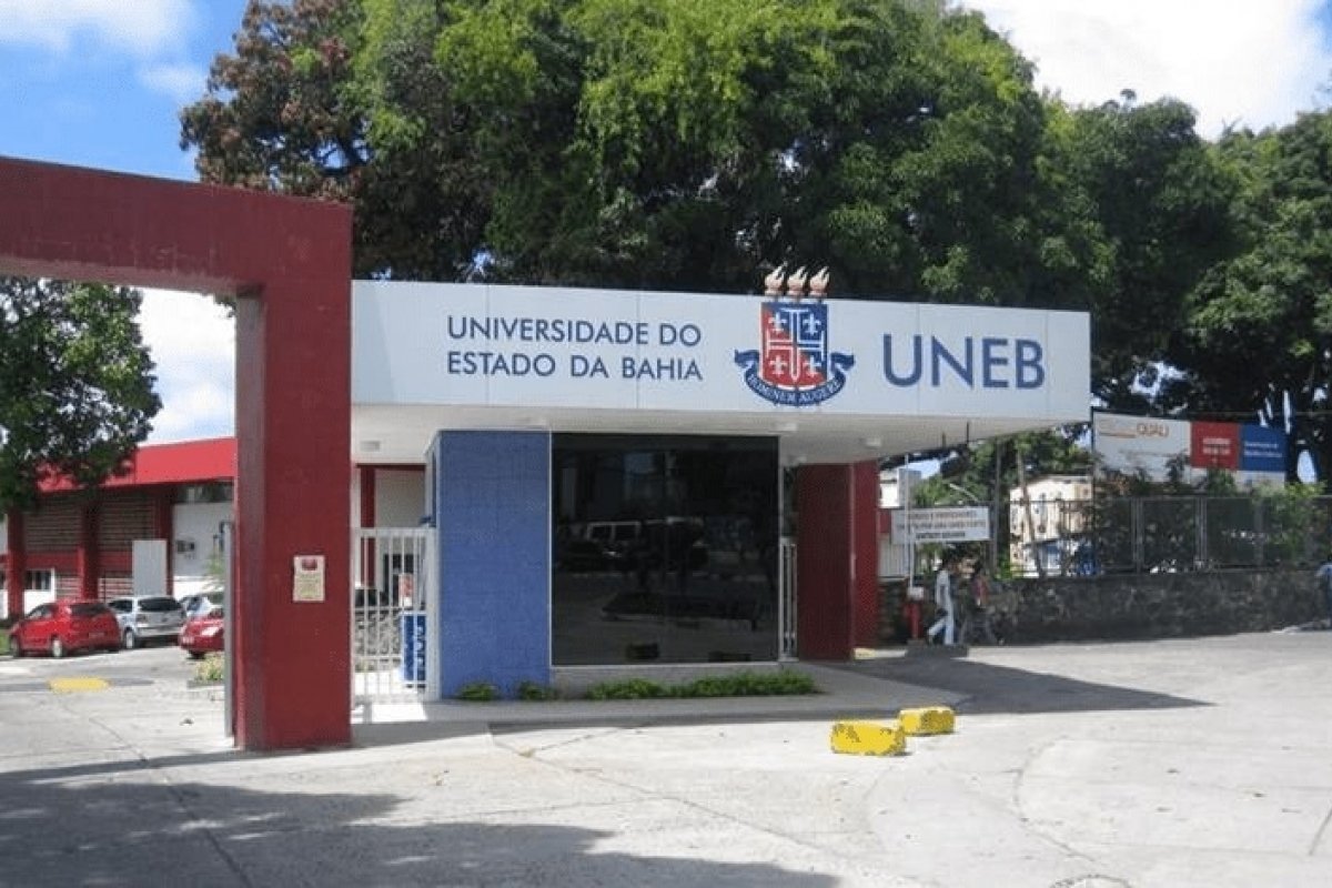 Professores da UNEB aprovam greve por tempo indeterminado