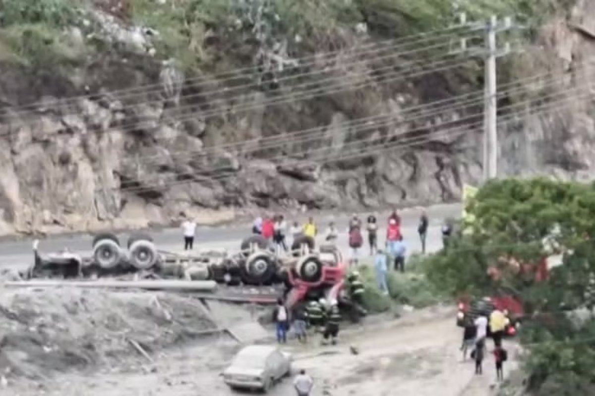 Motorista de 31 anos morre após perder controle da direção de caminhão no norte da Bahia