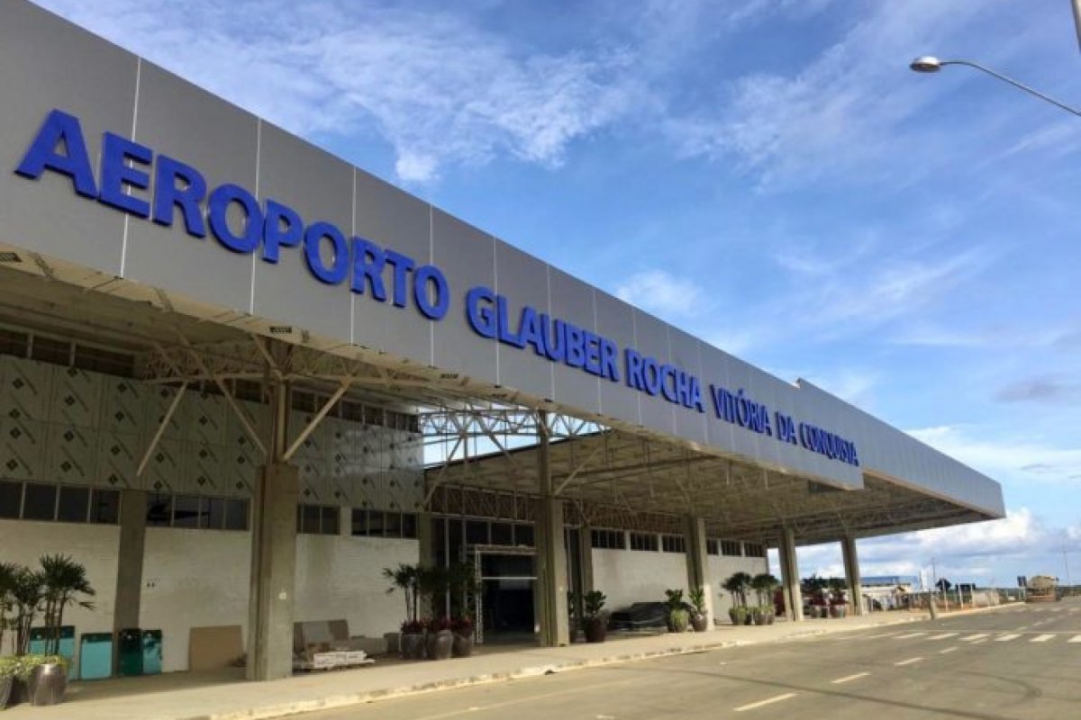 Aeroporto Glauber Rocha dobra em movimentação de passageiros