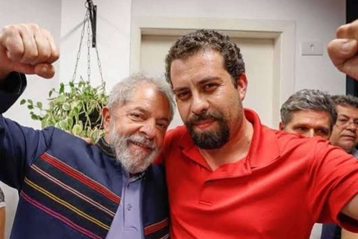 Ex-presidente Lula e Boulos são denunciados por invasão ao triplex no Guarujá