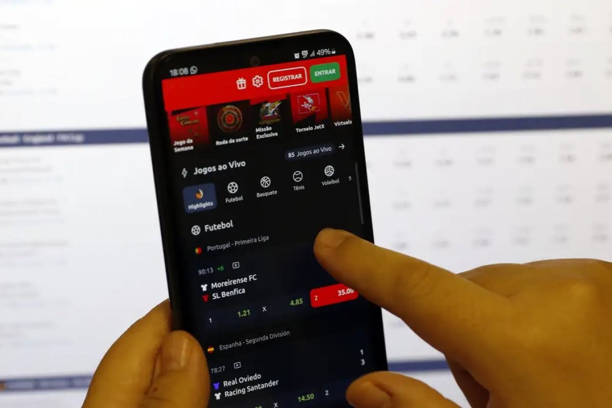 Beneficiários do Bolsa Família apostam R$ 3 bi pagos em pix no mês de agosto, segundo BC