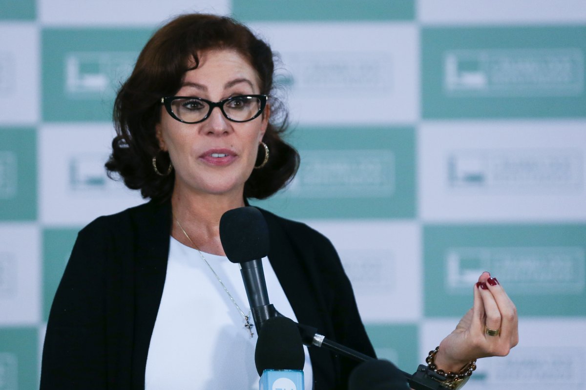 Zambelli falta a depoimento no STF e defesa afirma que ela está internada