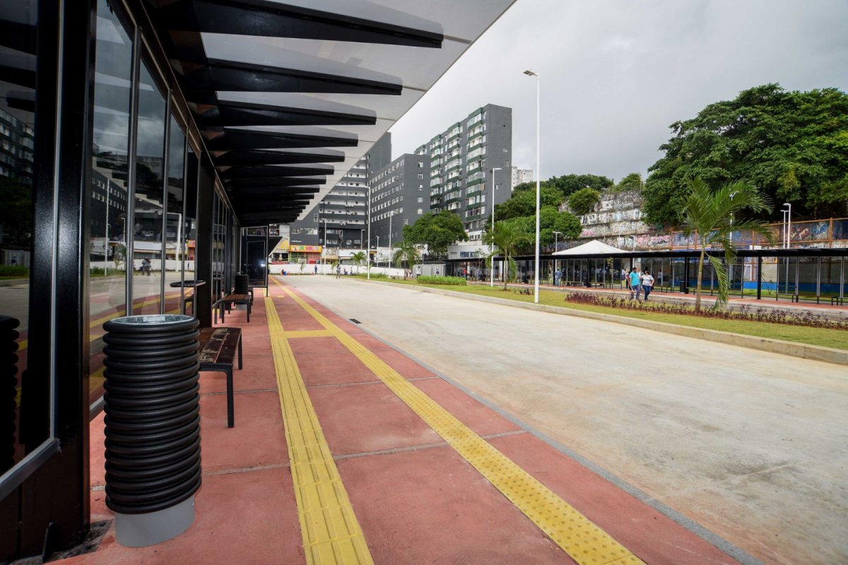 Ônibus param de circular após tiroteio e mortes na Barroquinha, em Salvador