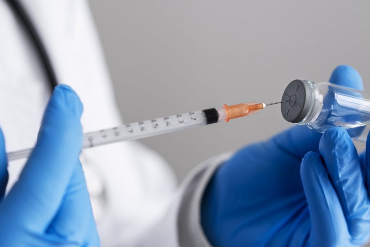 Entidades médicas pedem que Anvisa fiscalize produtos com ação hormonal usados em chips da beleza