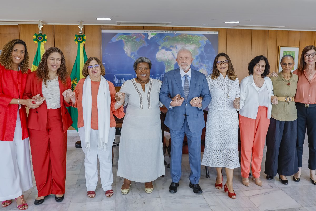 Em posse, Macaé critica capitalismo e visão de que direitos humanos são para defender bandido