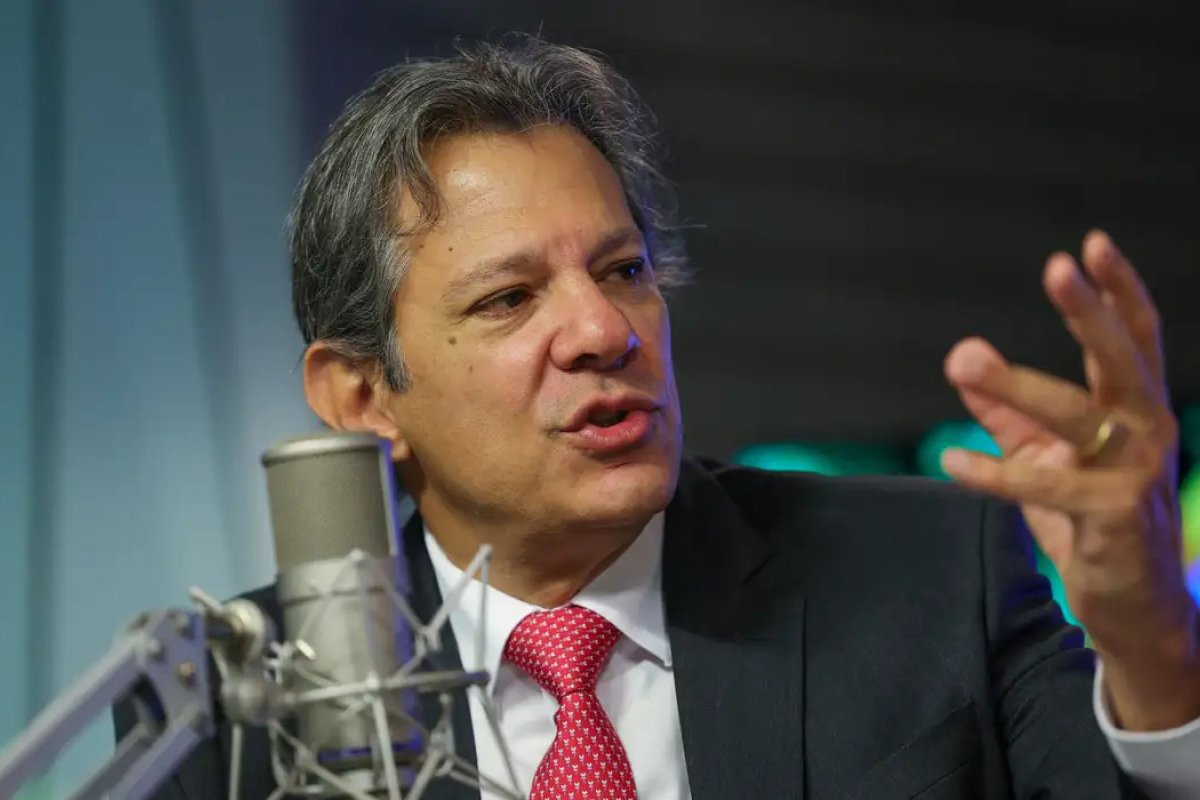 "Chegou a hora de colocar a ordem nisso e proteger a família brasileira", afirma Haddad sobre sites de aposta