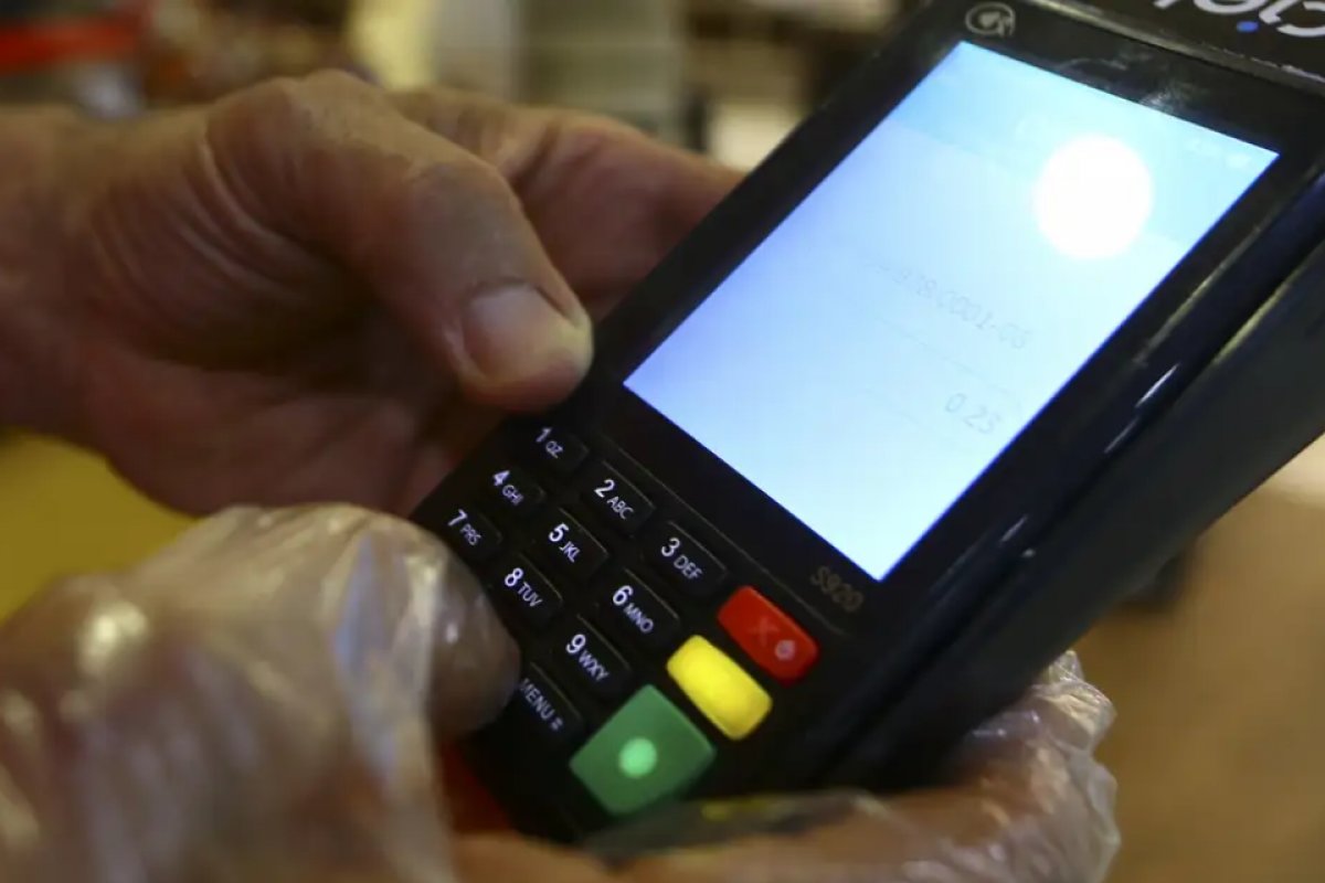 Brasileiro parcela compra do supermercado e inadimplência cresce