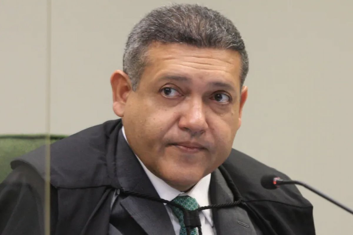 Nunes Marques suspende julgamento sobre ampliação do foro privilegiado no STF