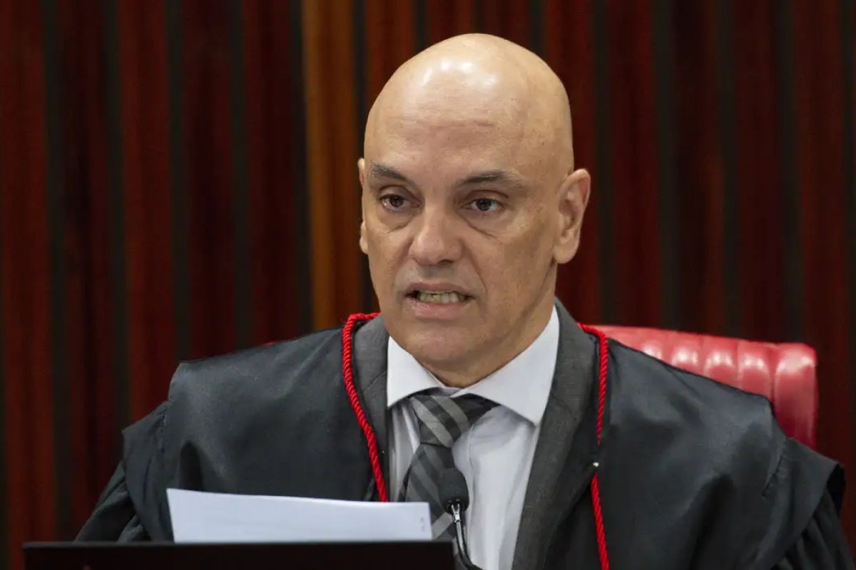 Moraes nega desbloqueio do X e afirma que rede ainda tem exigências judiciais para cumprir