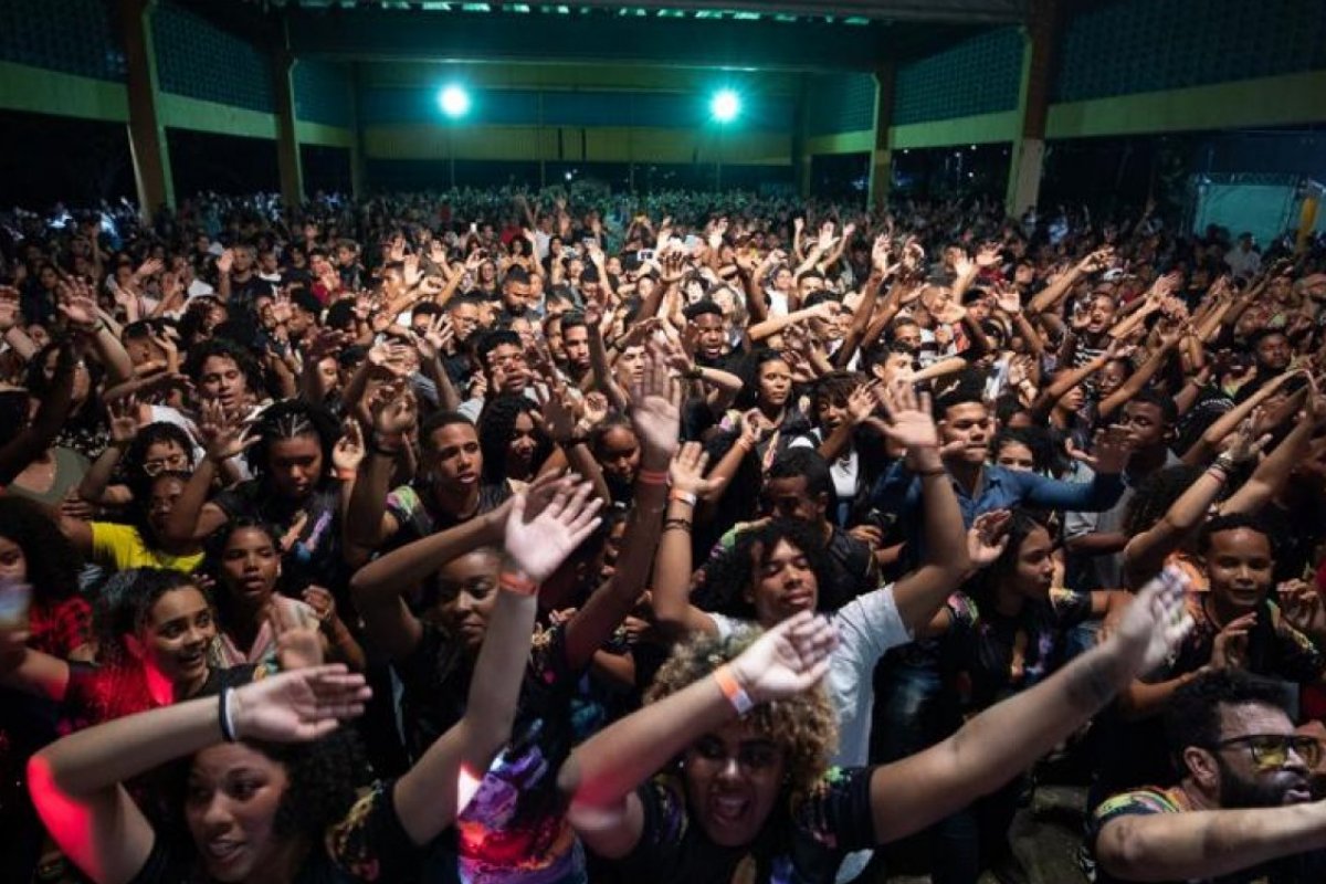 Jerônimo Rodrigues institui dia oficial para celebrar juventude cristã na Bahia
