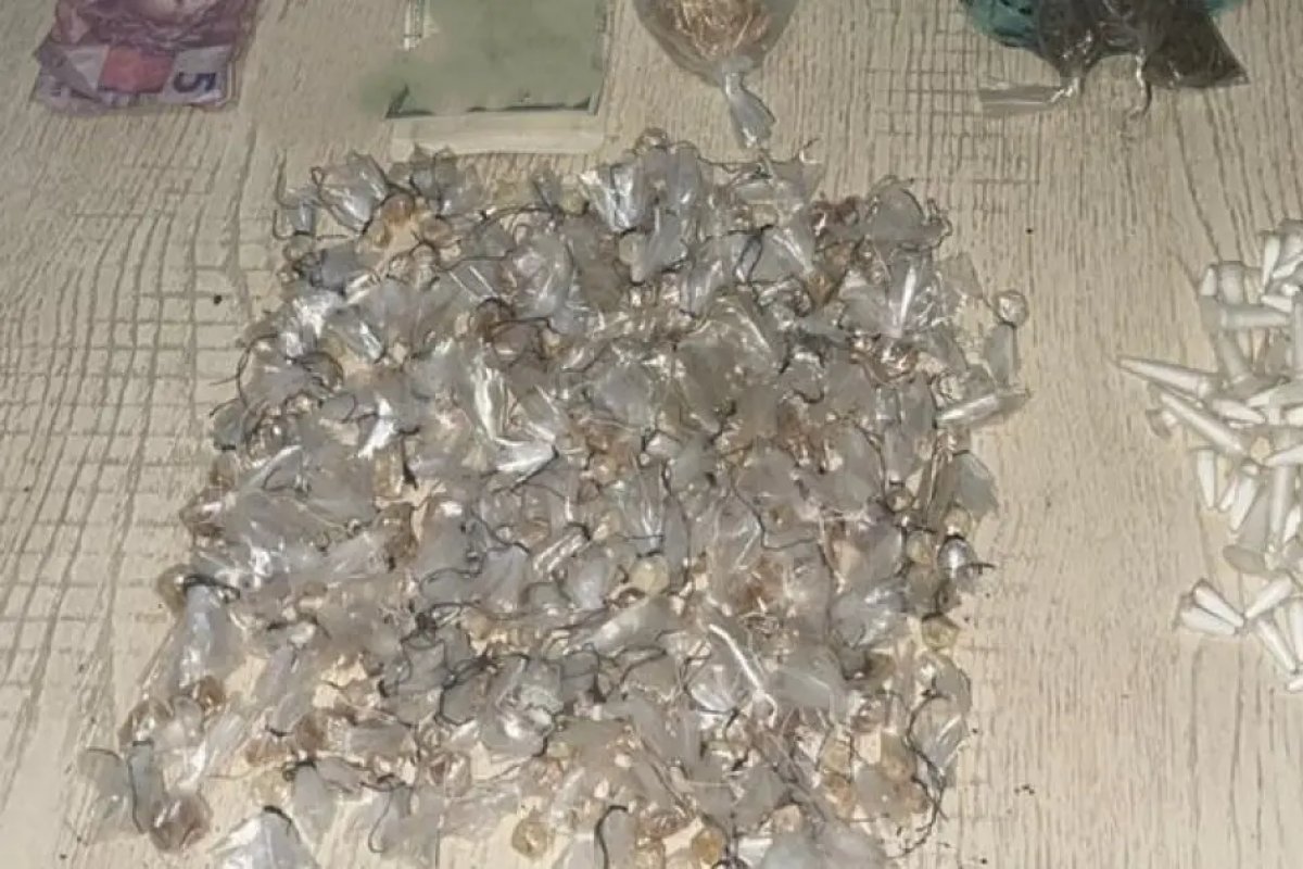 Homem é preso em flagrante com porções de drogas em Salvador