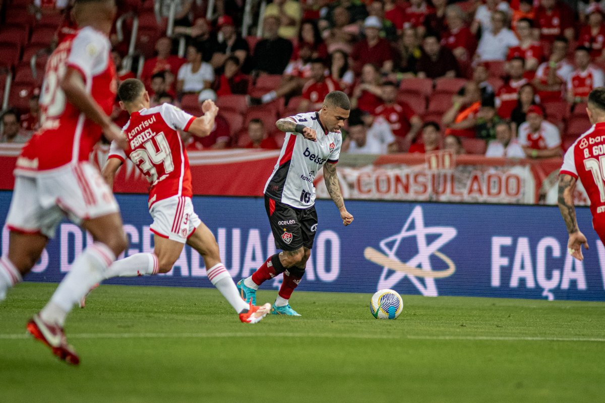 Vitória perde para o Internacional e segue na beira da zona de rebaixamento
