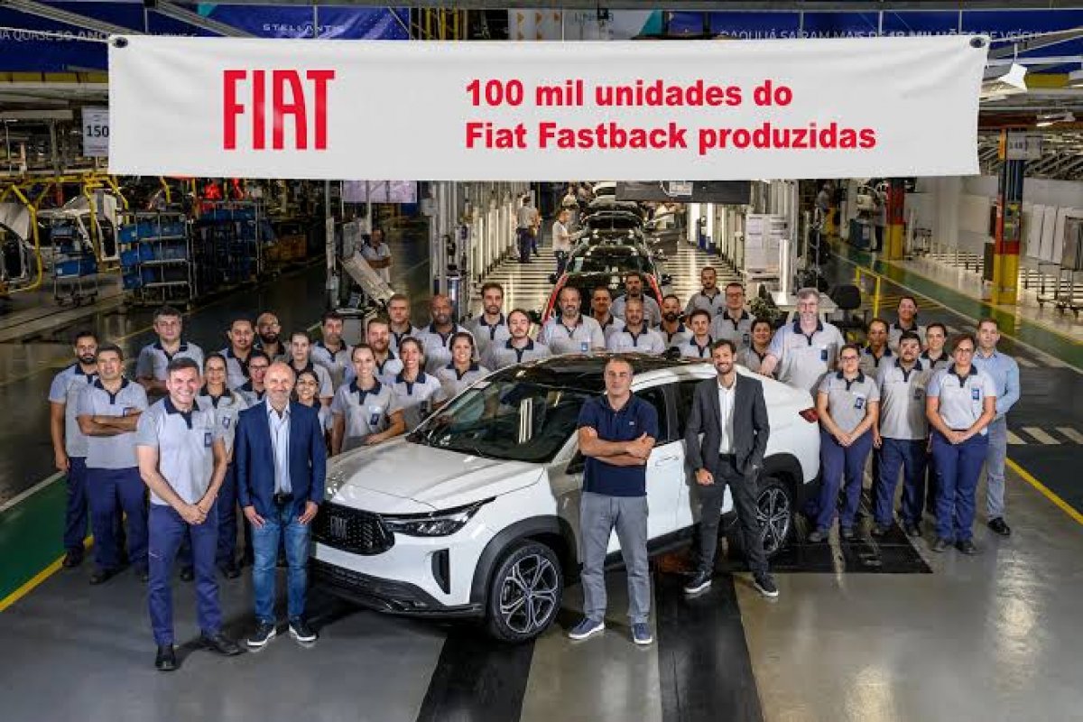 Fiat Fastback alcança 100 mil unidades produzidas no Brasil