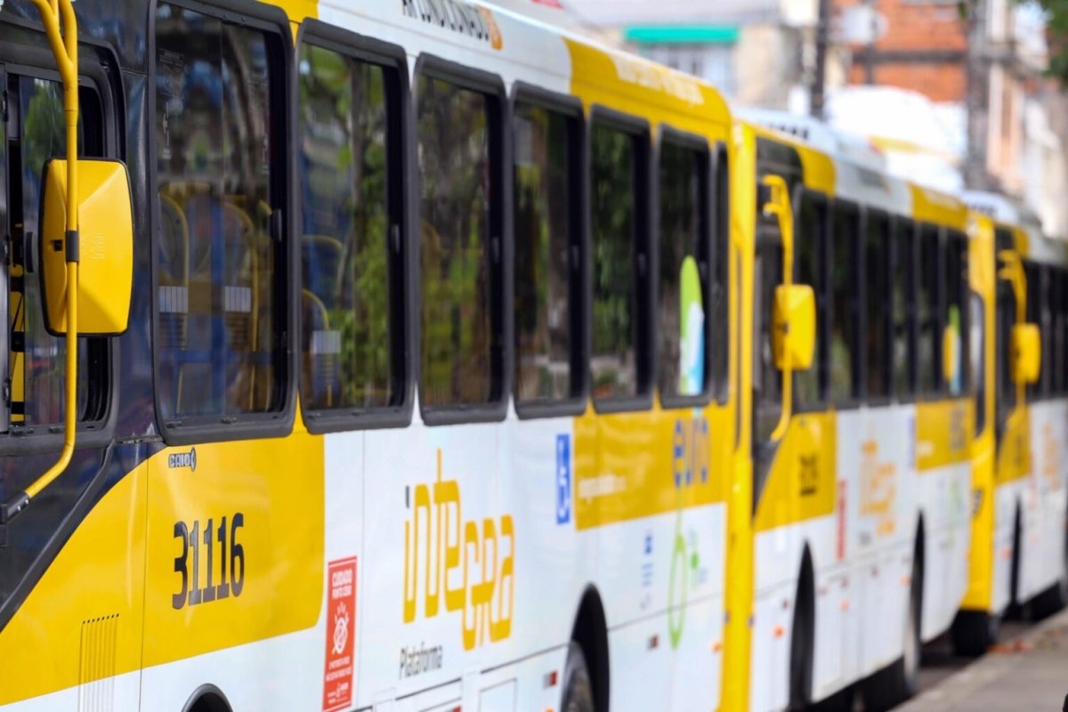 Circulação de ônibus é retomada no Uruguai, em Salvador, após há quatro dias de suspensão; morte de suspeito gerou medo em rodoviários