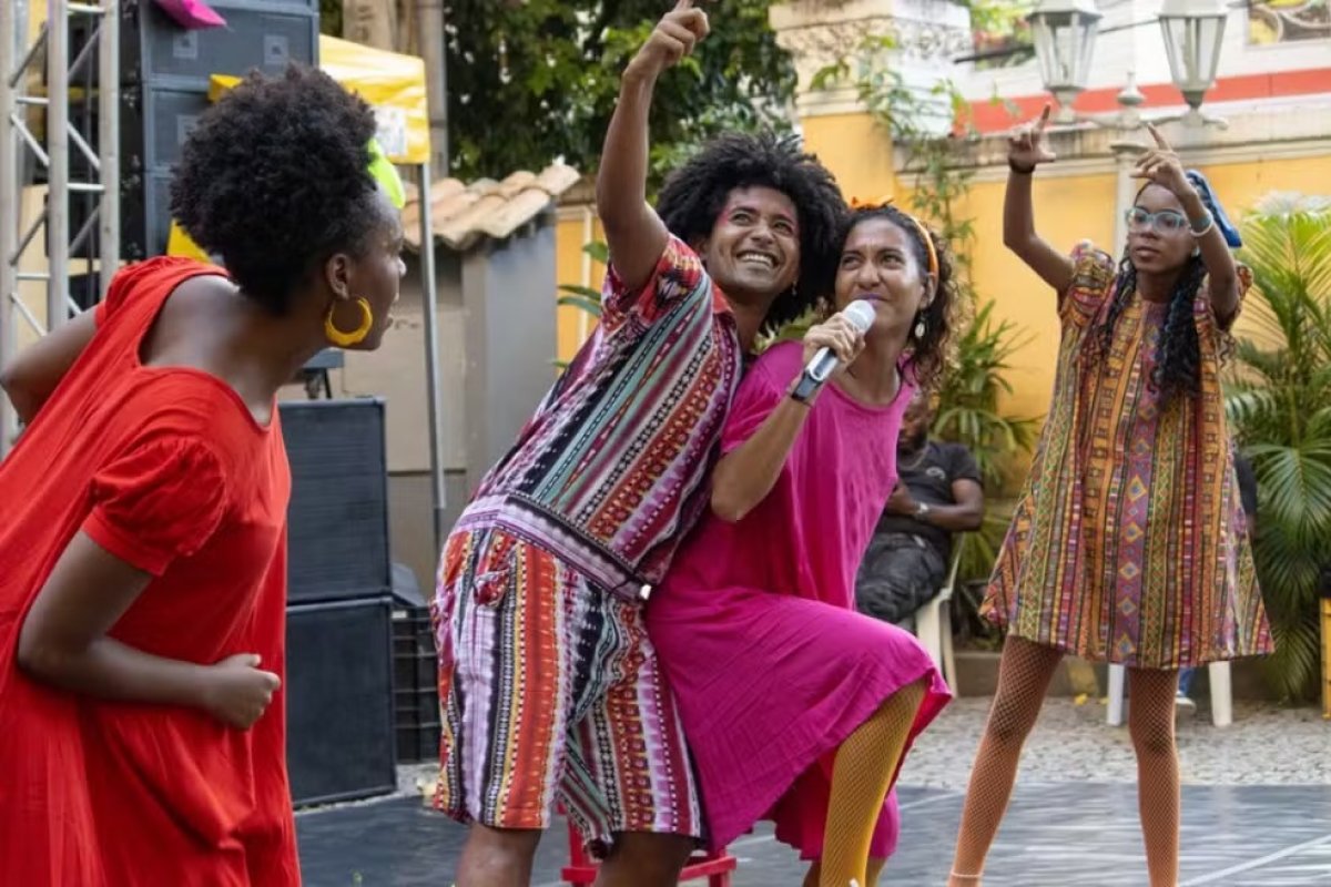 Funceb oferece 80 vagas para oficinas gratuitas de teatro e dança em Salvador