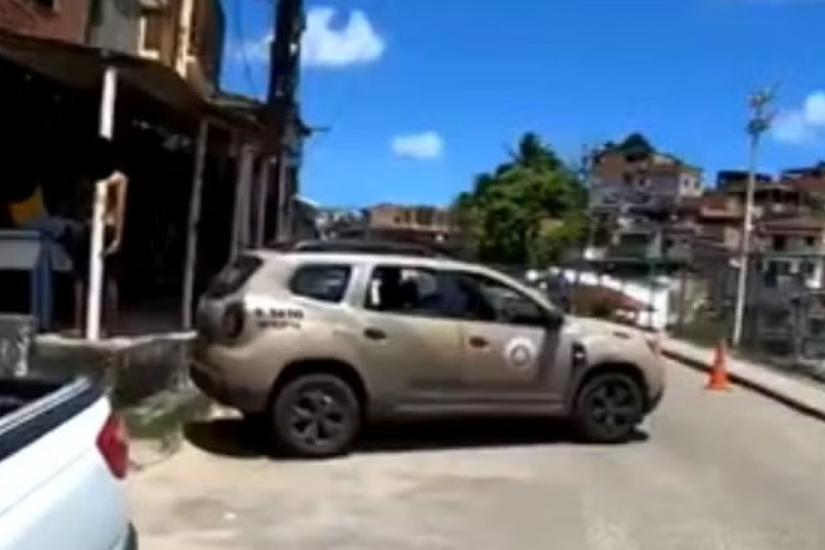 Jovem de 25 anos é morto a tiros dentro de bar no subúrbio ferroviário de Salvador