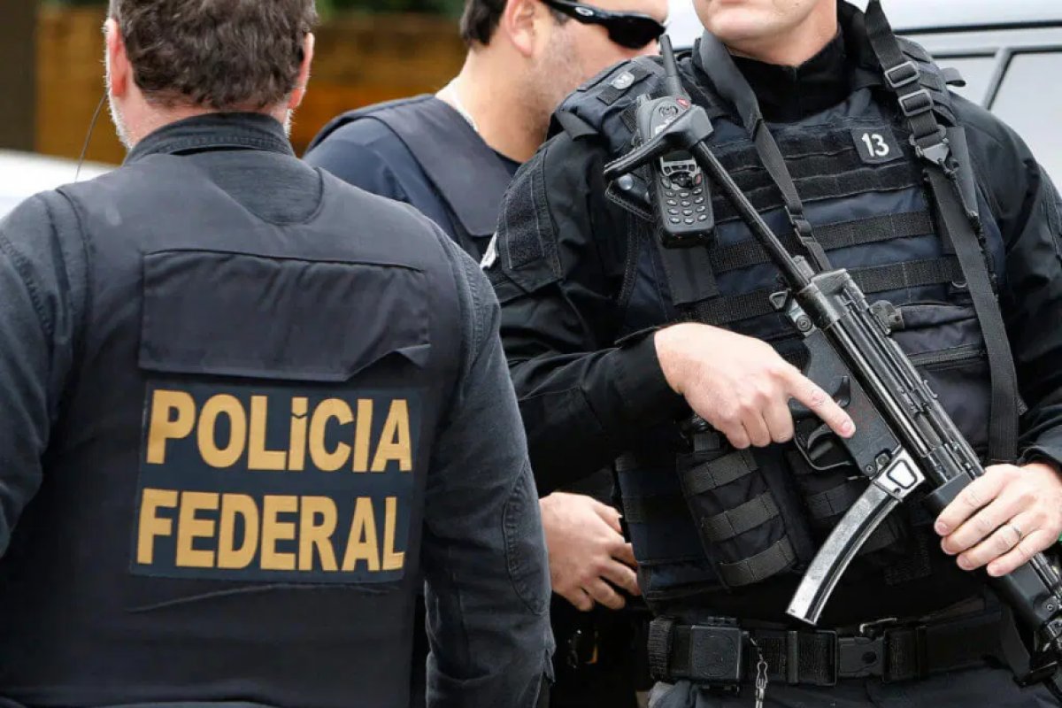 PF cumpre mandados contra suspeitos de vender dinheiro falso por grupos de aplicativo de mensagens na Bahia