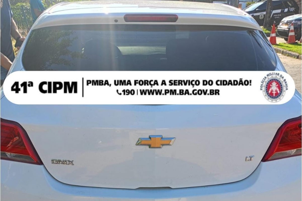 Dois homens são presos com carro roubado em Salvador