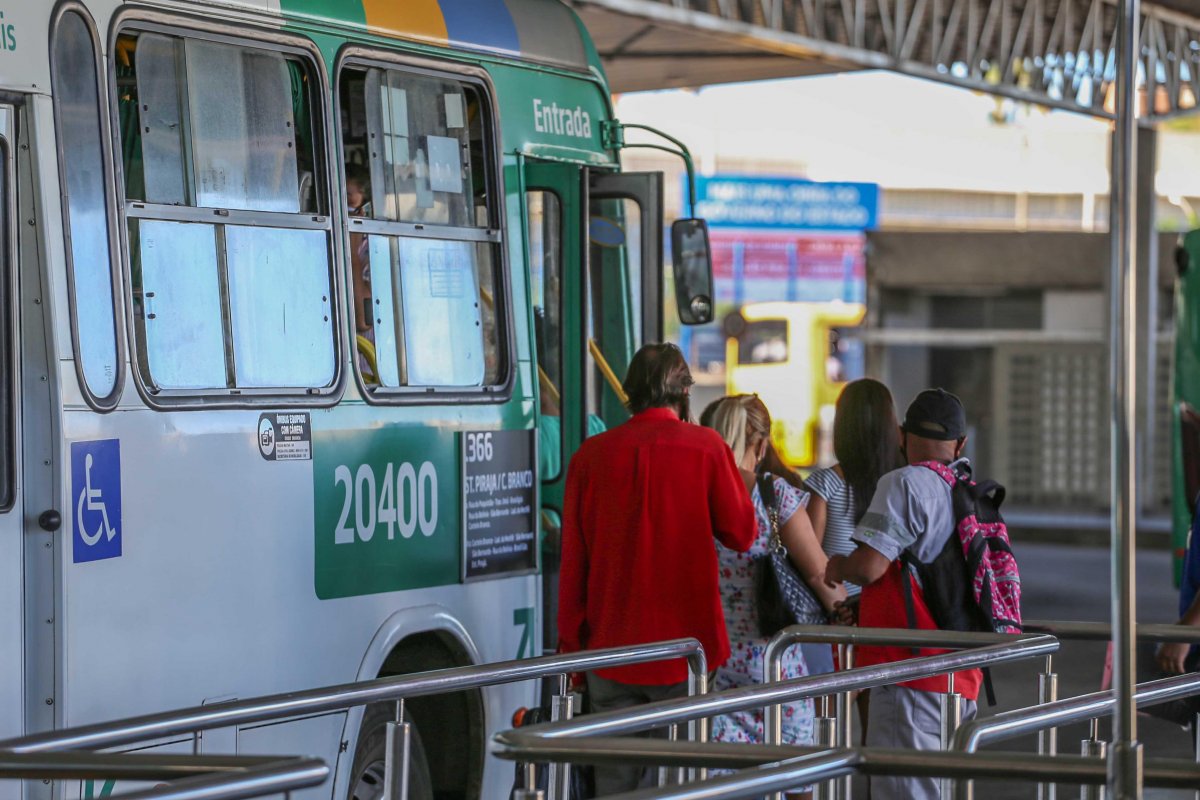Ônibus voltam a circular após tiroteio no bairro de Tancredo Neves