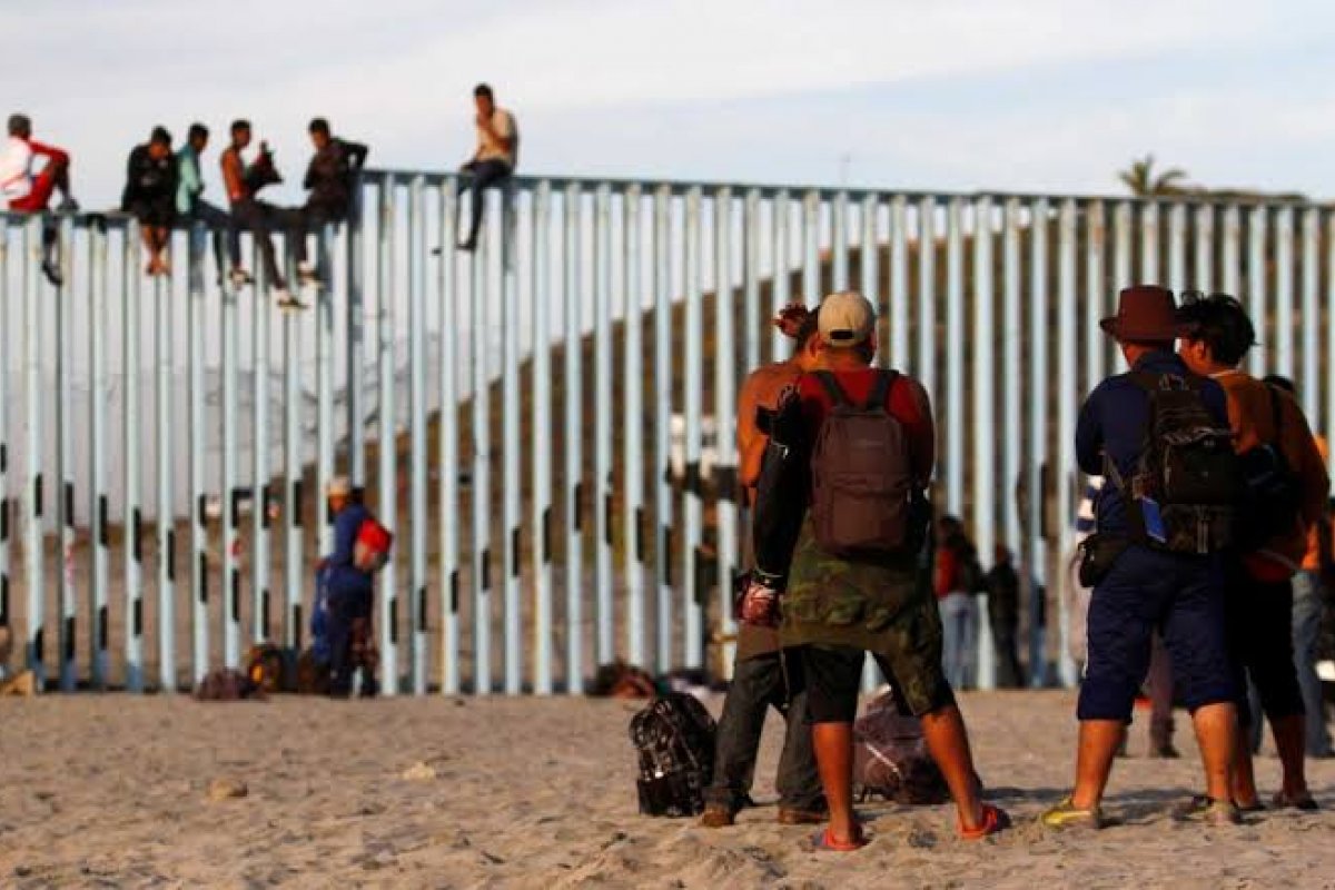 EUA começam enviar imigrantes brasileiros ao México para aguardar audiências