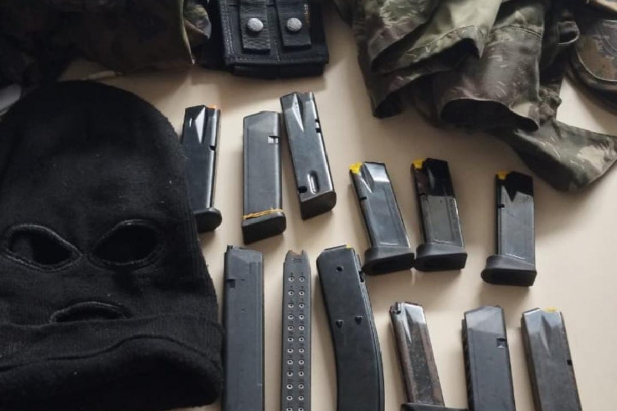 PM prende homem com carregadores de arma de fogo e munições durante abordagem em Lauro de Freitas