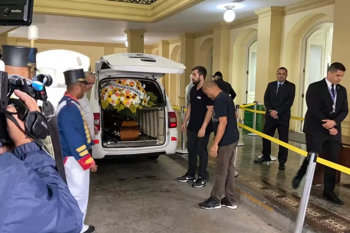 Corpo de Cid Moreira é velado no Palácio Guanabara, no Rio de Janeiro