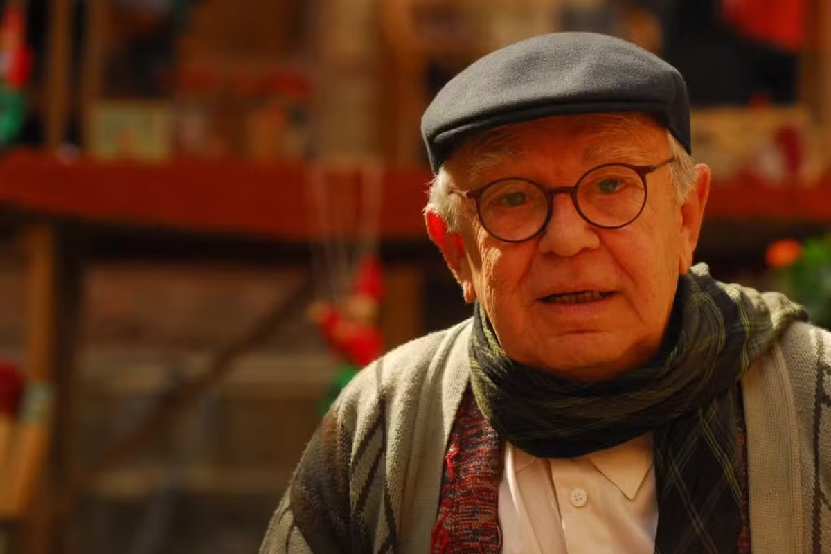 Ator Emiliano Queiroz morre aos 88 anos
