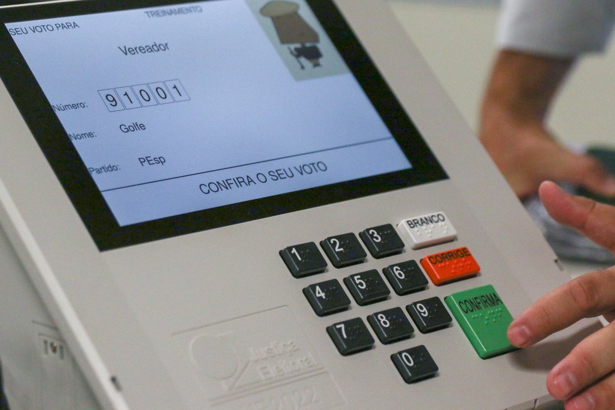 Voto em branco não vai para candidato que está ganhando; entenda