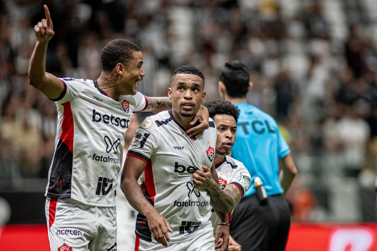 Vídeo: Com lei do ex, Vitória arranca empate com Atlético-MG, mas segue na zona de rebaixamento; confira os gols
