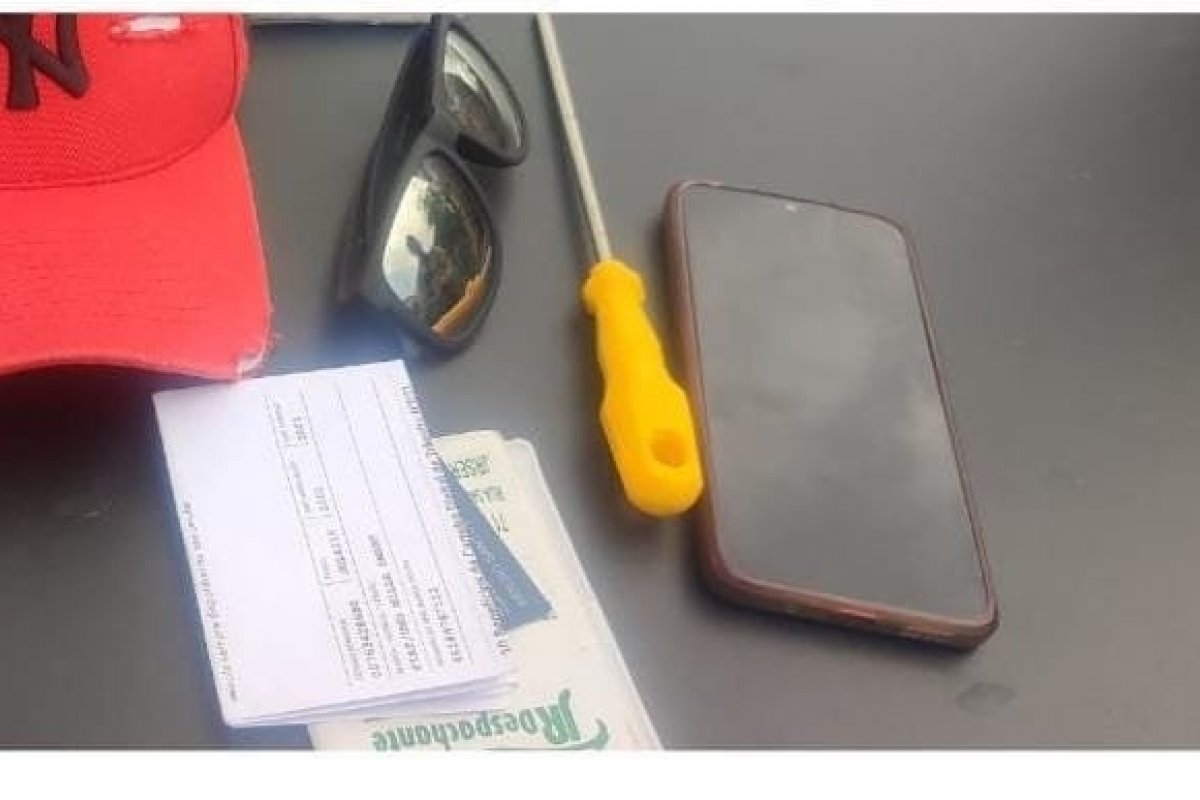 Suspeito foragido da justiça é preso pela PM  com carro roubado na Estrada Velha do Aeroporto