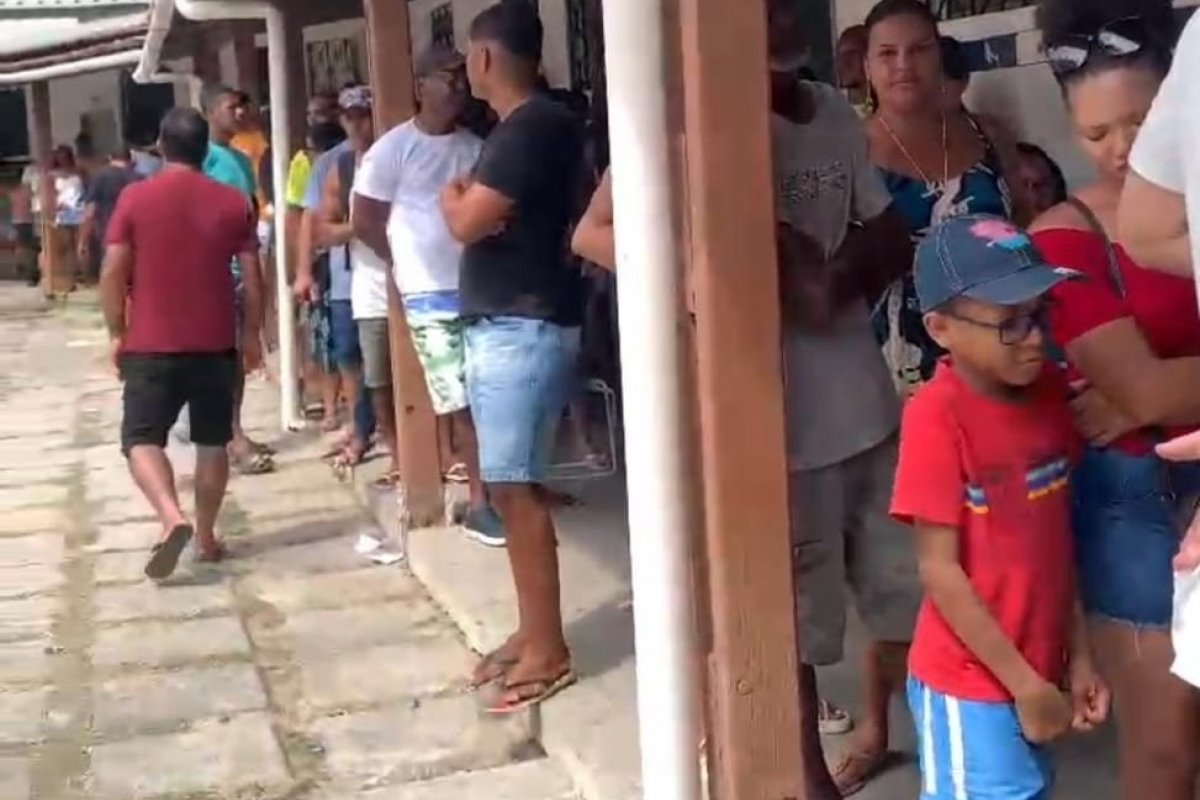 Vídeo: urnas param de funcionar pela 2ª vez em escola municipal de Lauro de Freitas