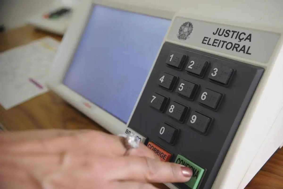 Tribunal Regional Eleitoral da Bahia substitui 98 urnas no estado