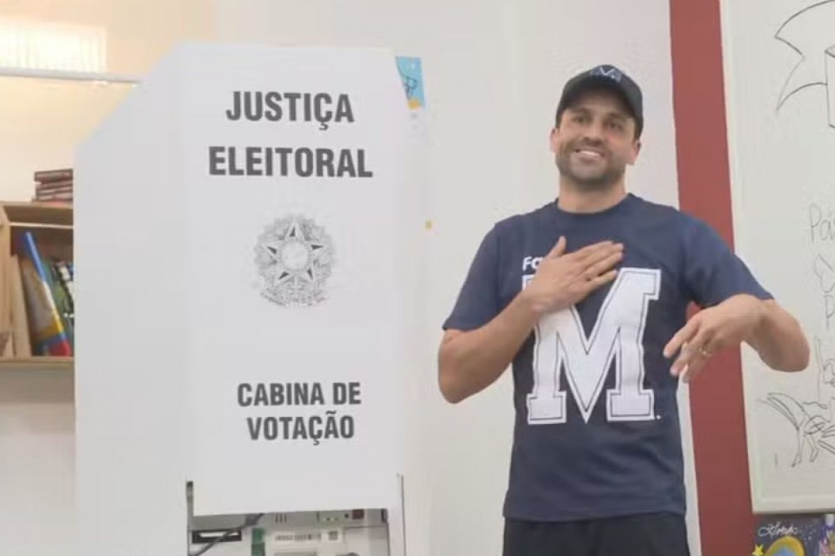 Vídeo: Marçal aparece para votar faltando 5 minutos para encerrar votação