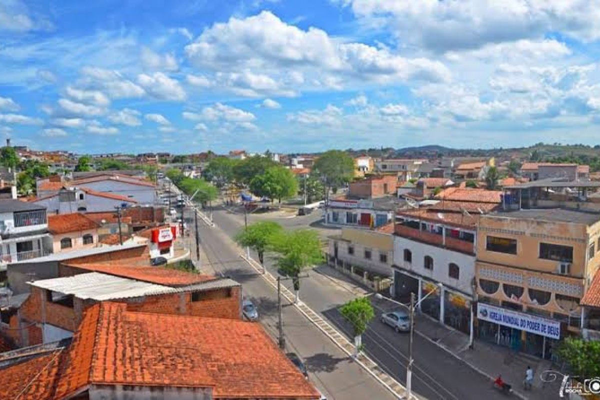 Corpo é encontrado carbonizado dentro de carro na Bahia