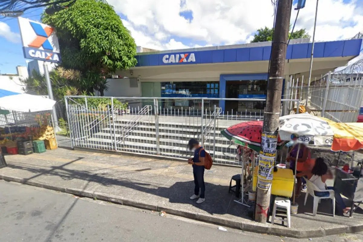 Homem arromba e invade agências da Caixa no bairro de Brotas em Salvador