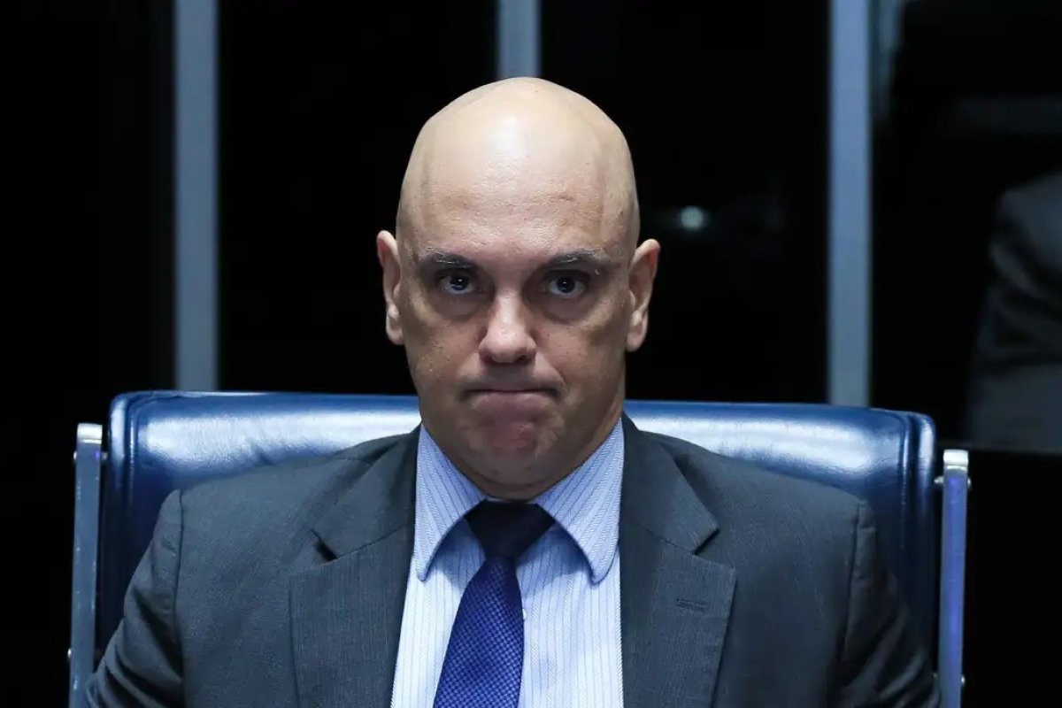 Alexandre de Moraes aguarda manifestação da PGR para desbloquear X no Brasil
