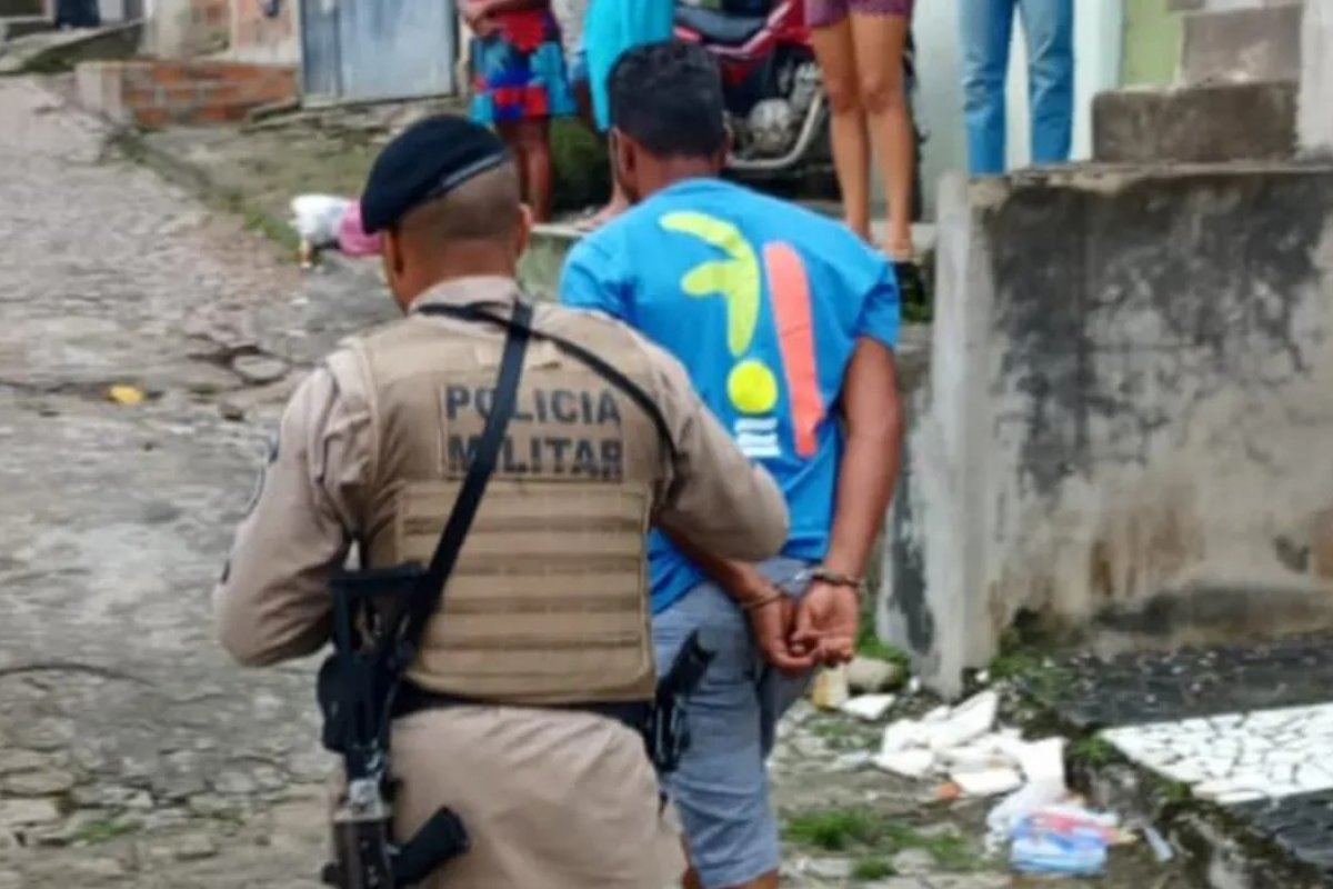 Homem é preso suspeito de matar sogra a facadas e ferir esposa e cunhada no recôncavo da Bahia