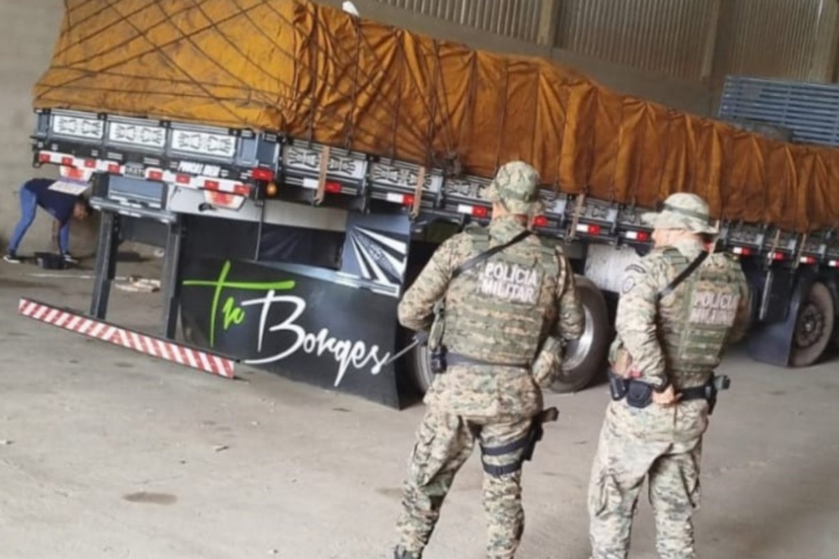 PM recupera carga roubada em Vitória da Conquista