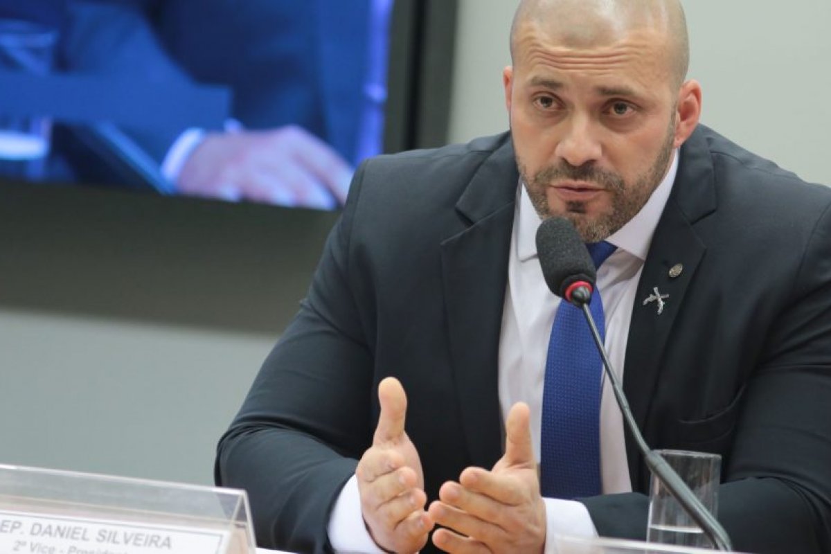 Alexandre de Moraes autoriza Daniel Silveira a cumprir pena em regime semiaberto