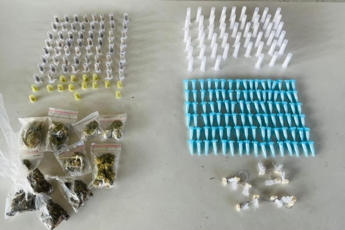 PM aprende drogas em Pau da Lima