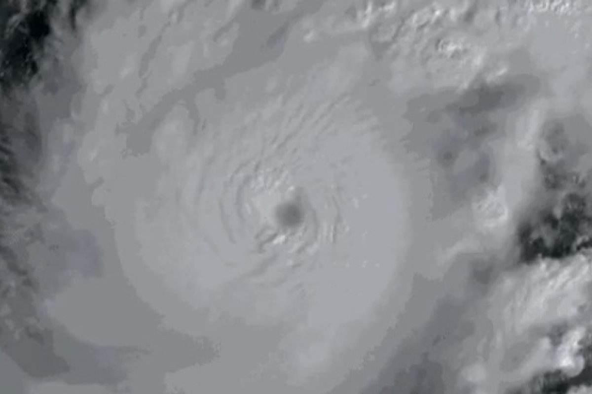 Furacão Milton se aproxima da Flórida, e autoridades pedem retirada de milhões