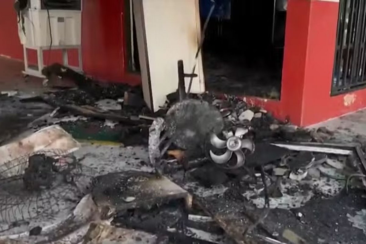 Restaurante fica destruído após incêndio no oeste da Bahia; prejuízo estimado é de R$ 100 mil