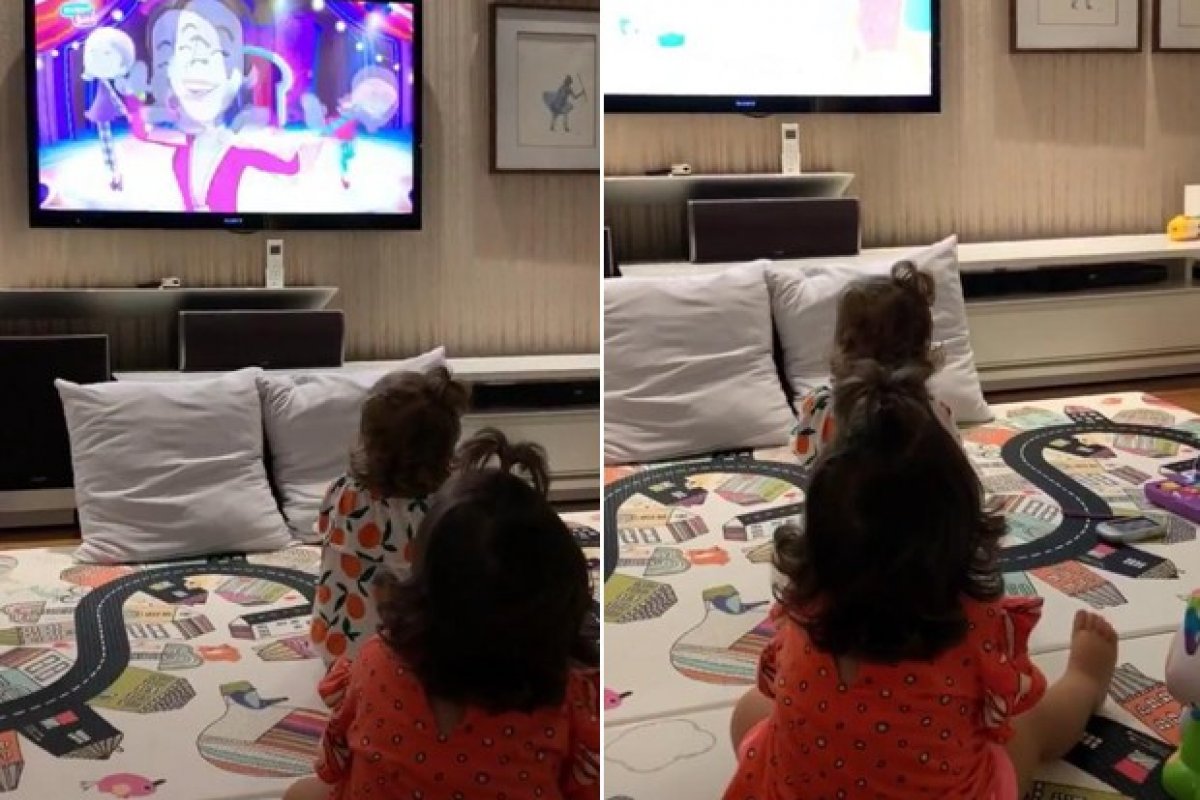 Ivete Sangalo mostra as gêmeas assistindo a animação "MundoBita"
