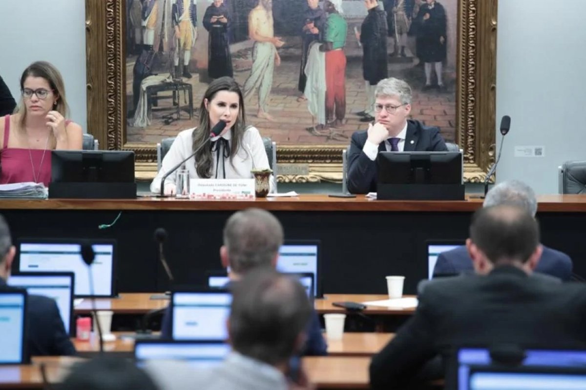 Comissão de Constituição e Justiça da Câmara aprova PEC que limita decisões individuais dos ministros do STF