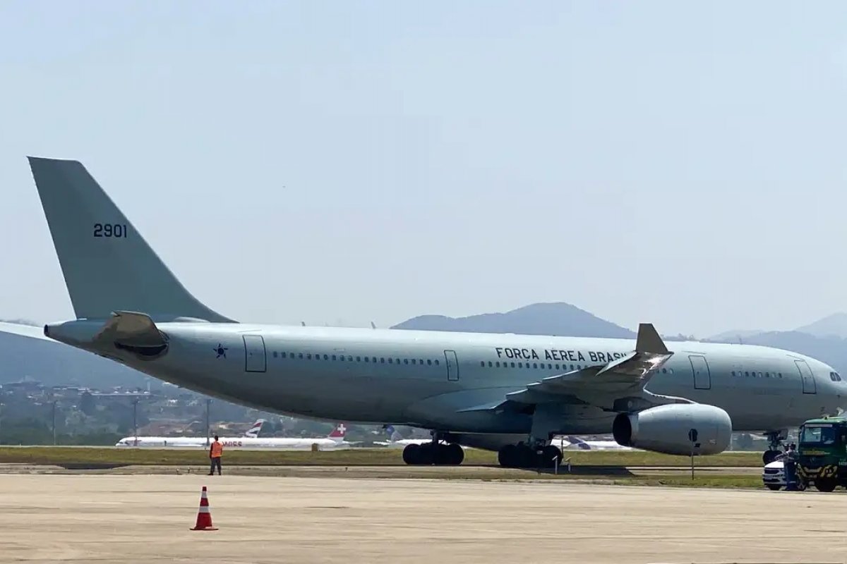 Terceiro avião da FAB decola do Líbano com 218 passageiros a bordo
