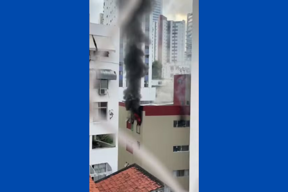 Incêndio atinge apartamento no bairro da Barra, em Salvador