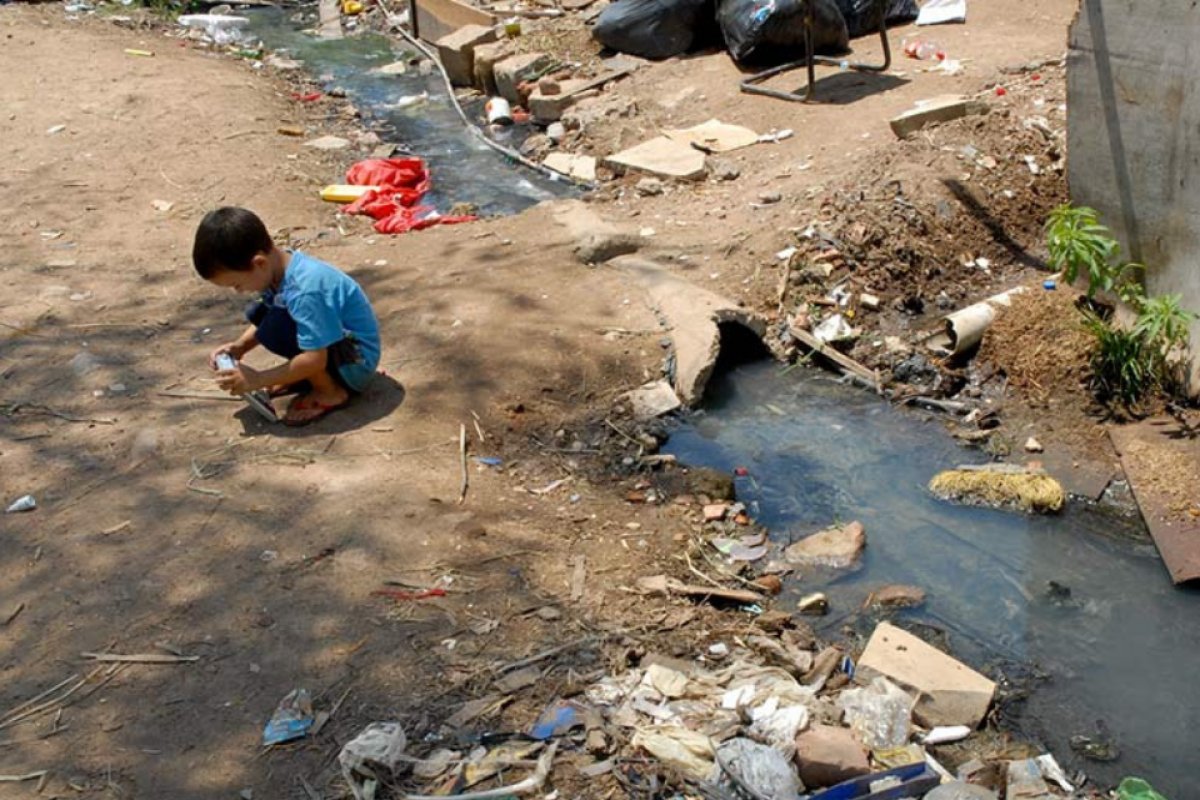 12 milhões de crianças e jovens não têm acesso adequado a esgoto no Brasil