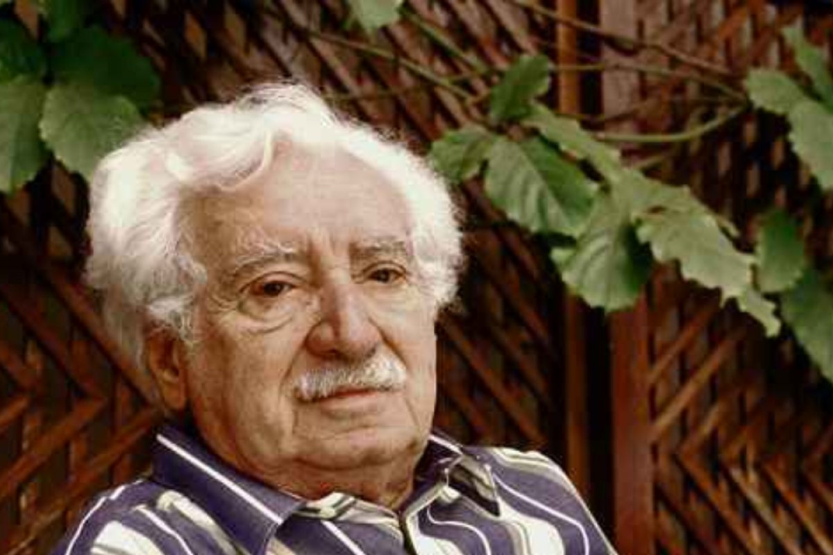 Fundação Jorge Amado solicita suspensão de leilão de um suposto poema inédito escrito pelo baiano