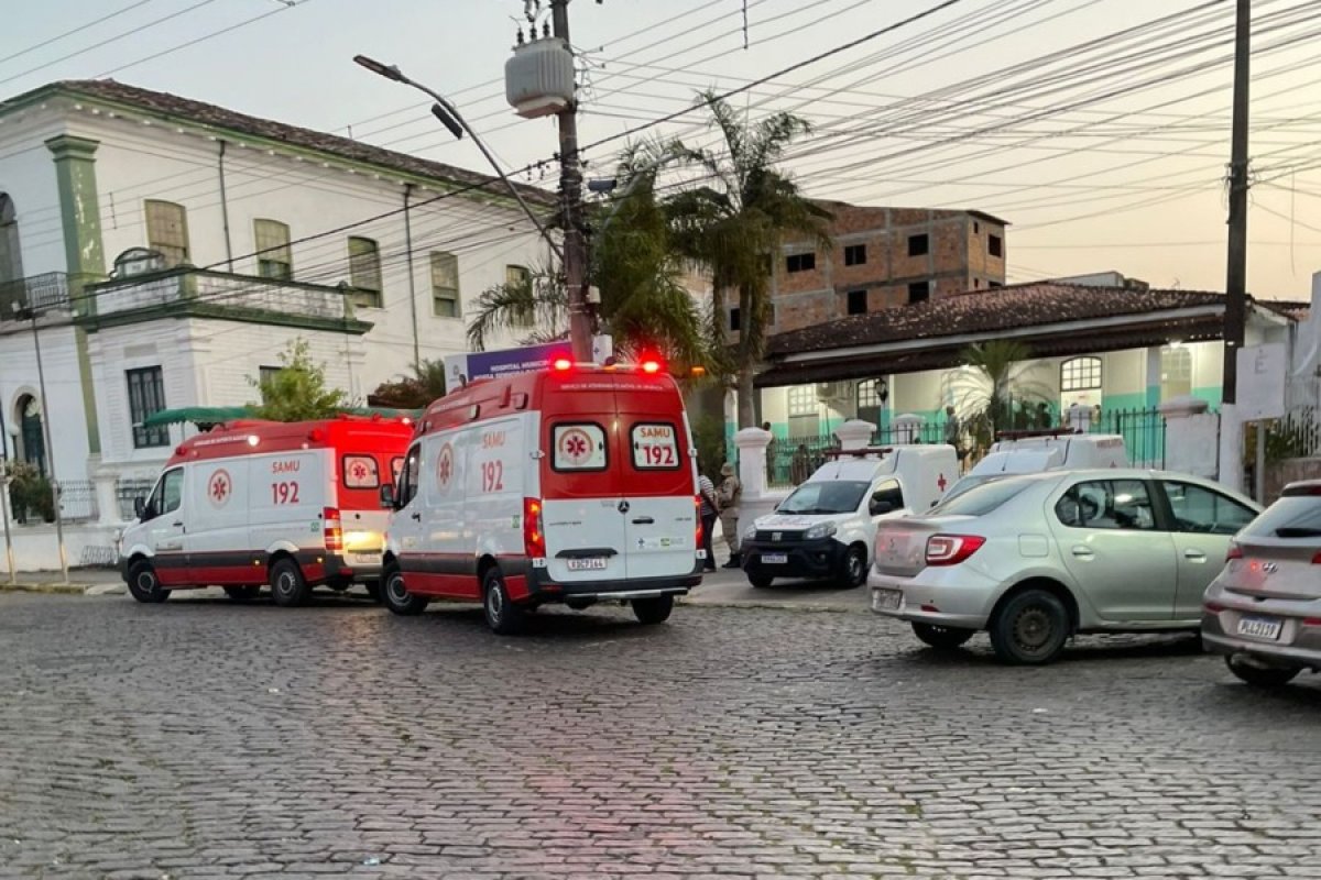 Carro pega fogo e deixa um morto e três feridos no recôncavo da Bahia